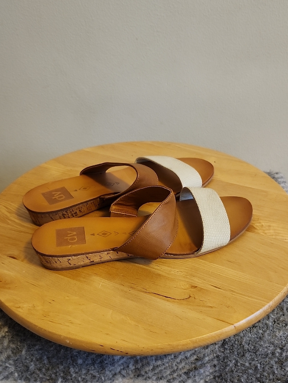 Women’s Tan and Cream Slide Sandals -